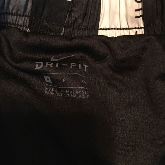 Awesome Nike Dri Fit Athletic Shorts Small Excellent Condition - Picture 3 of 3